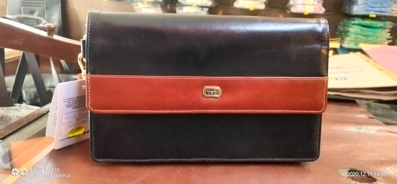 Yeti Travel Pouch - Black with Tan ()